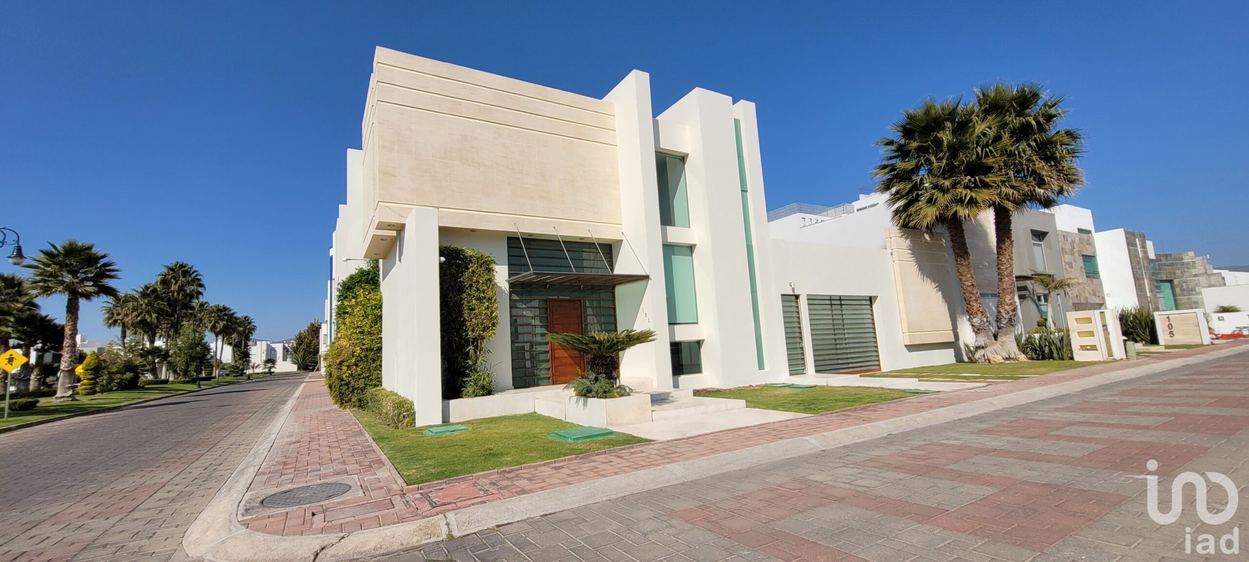 SE VENDE CASA CON JARDÍN EN PRIVADA EX HACIENDA LA LUZ EN PACHUCA, HIDALGO