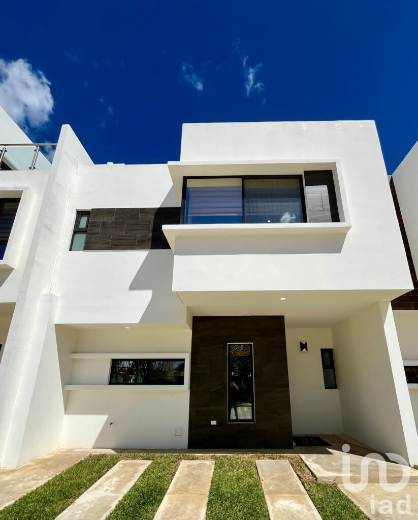 Casa de Lujo de 3 recámaras cerca de Cumbres, Cocina abierta