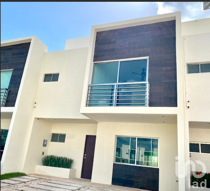 Casa en venta de 3 recámaras en Av Huayacan Cancún Quintana roo