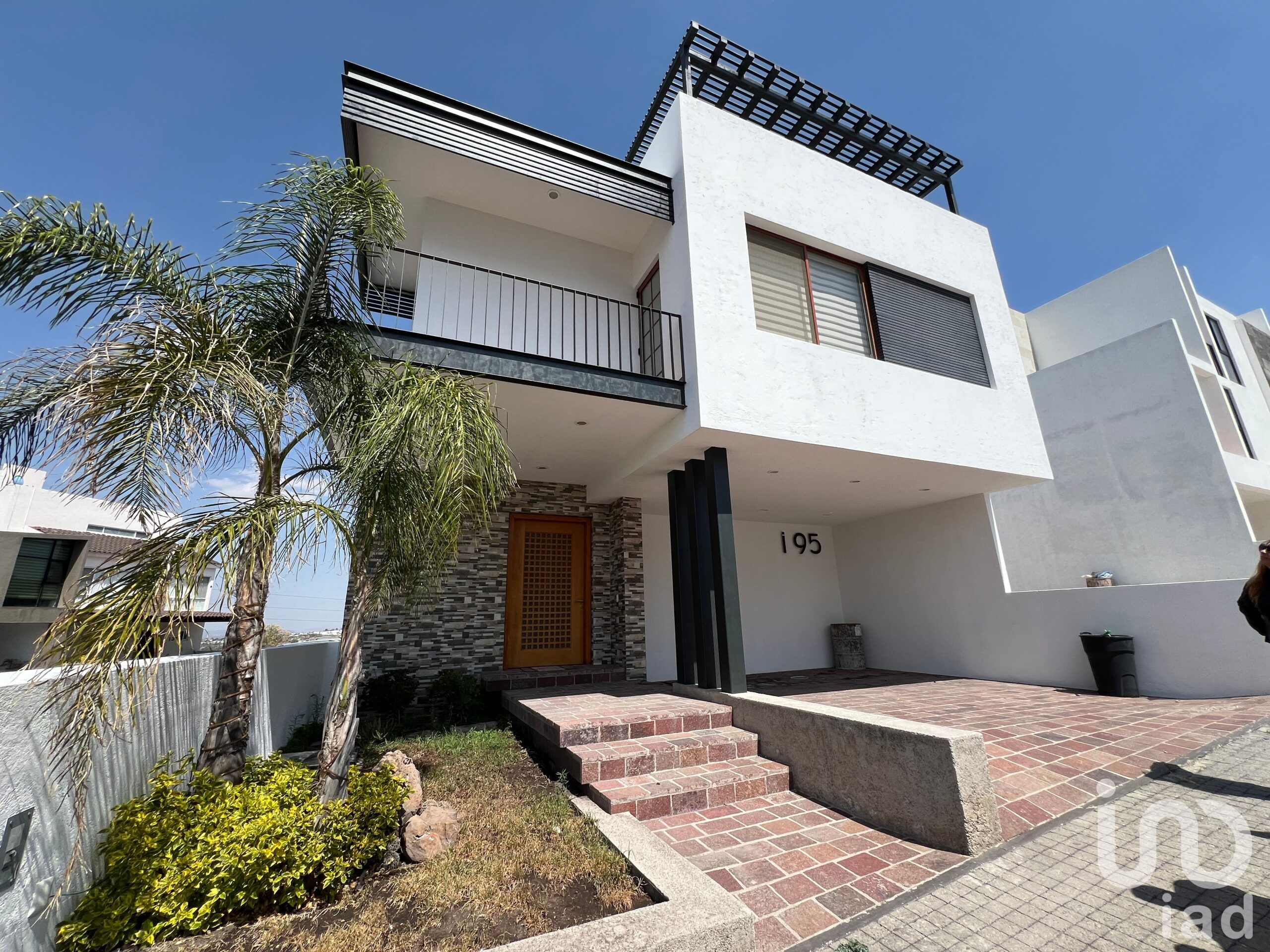 Casa en RENTA en Milenio con Roof y vista espectacular.