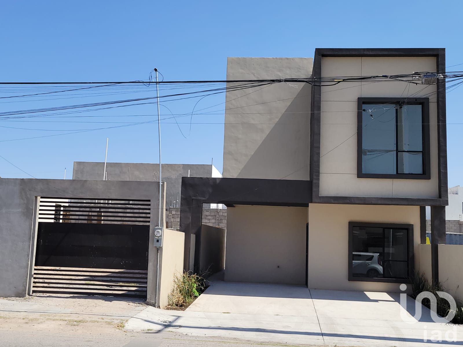 MODERNA CASA EN VENTA 3 REC ZONA CENTRO COL PARTIDO ROMERO