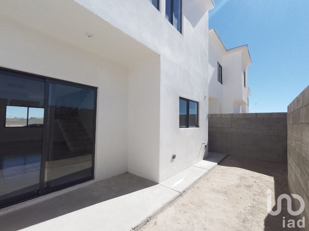 Venta de Casa Nueva, 3 rec, Eje Vial Juan Gabriel a 10min del Aeropuerto, Cd Juárez Chih.