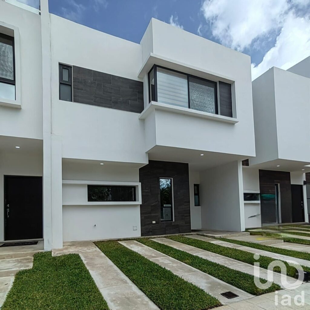 CASA EN VENTA CANCUN AV. HUAYACAN