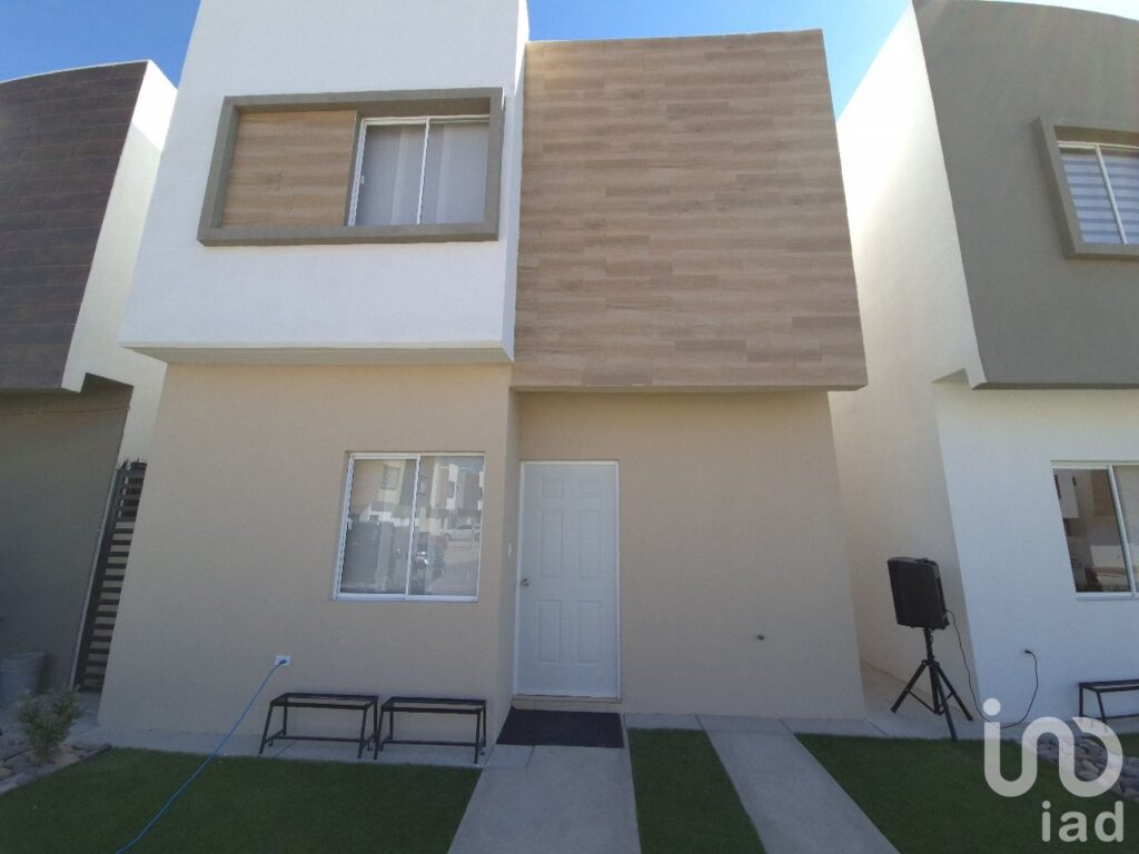 CASA EN VENTA AV TORRES Y LIBRAMIENTO