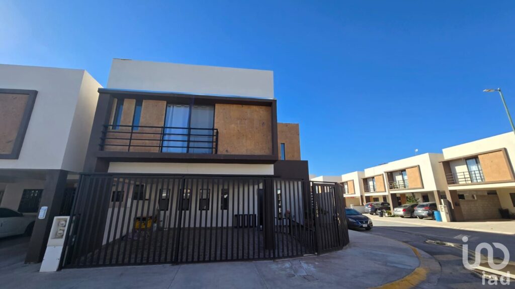 CASA DE 3 RECAMARAS EN VENTA, CANTO DE VERONA, CD JUAREZ