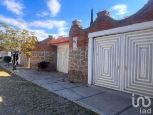 Venta de Casa Colonial en San Juan del Río Qro. Col. Granjas Banthí