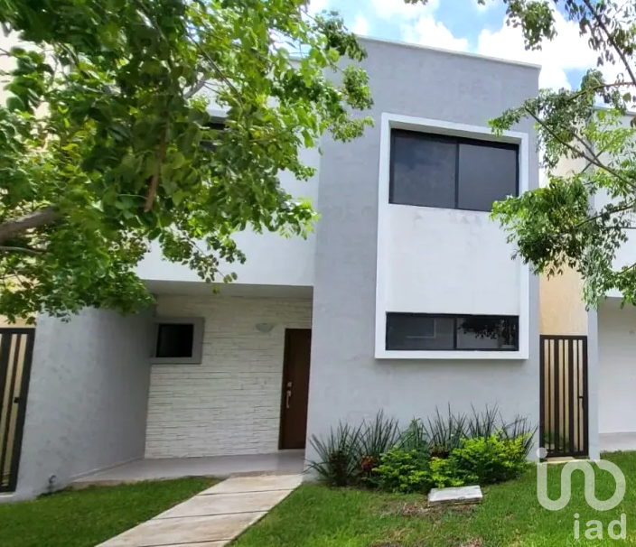 Casa en Venta de 3 Recamaras en Residencial Monteverde en Polígono Sur