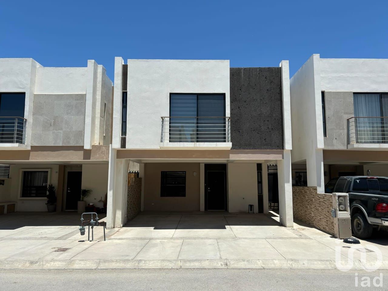 CASA EN VENTA JARDINES DE SANTA CLARA 9 CD. JUAREZ, CHIH FRACC. PRIVADO