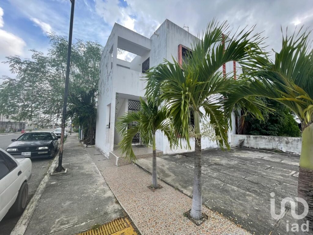 CASA DUPLEX EN PLANTA BAJA, SM 214, FRACCIONAMIENTO ALEJANDRÍA, NORTE DE CANCÚN, QUINTANA ROO.