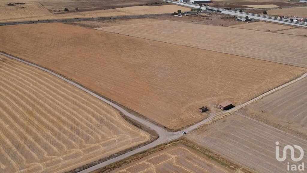 TERRENO A PIE DE CARRETERA A 20 MINUTOS DE PACHUCA
