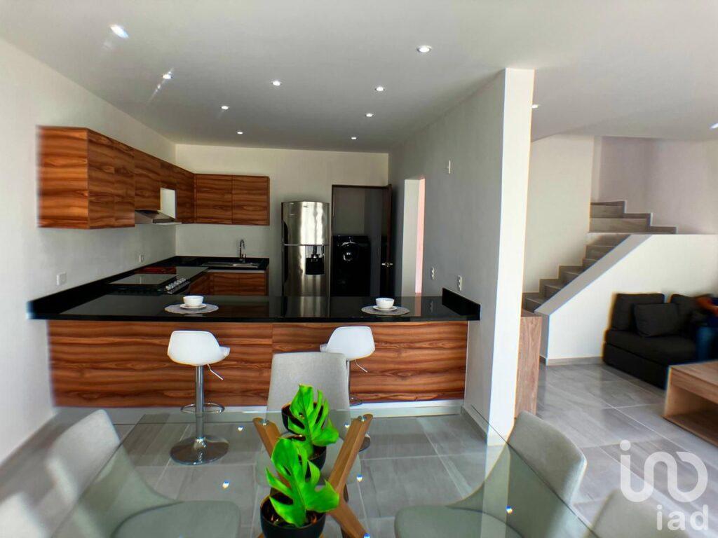 Casa en Venta de 3 Recamaras en Privada en Avenida Huayacan, Quintana Roo