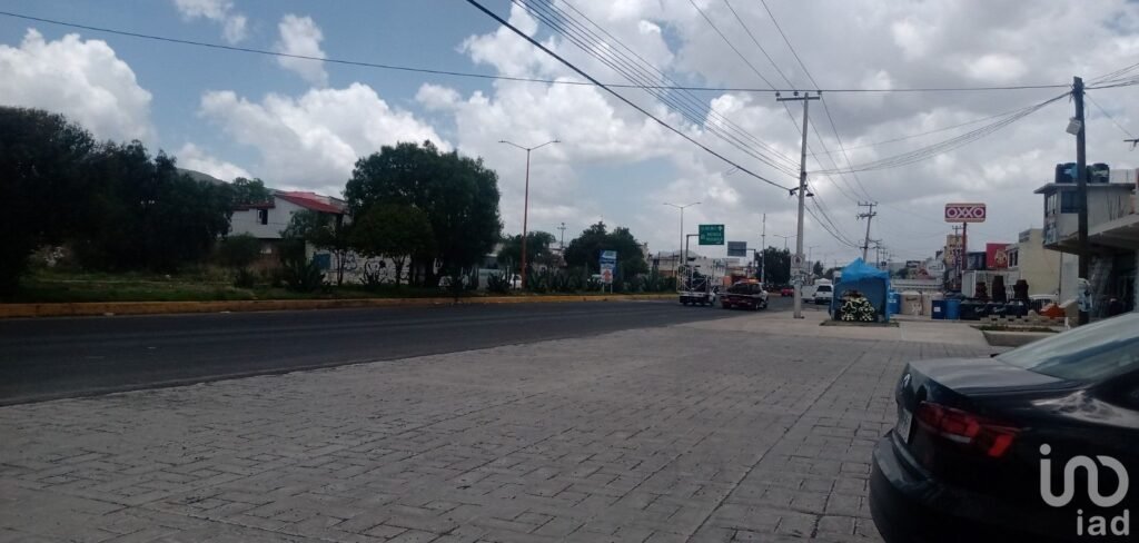 Se vende terreno comercial sobre la carretera en Pachuquilla, Hidalgo