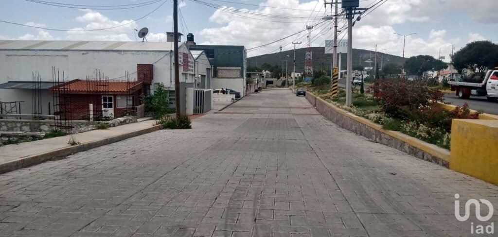 Se vende terreno comercial sobre la carretera en Pachuquilla, Hidalgo