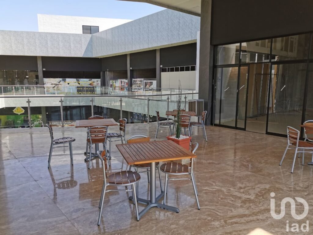 Local comercial en renta PB Plaza Altrea