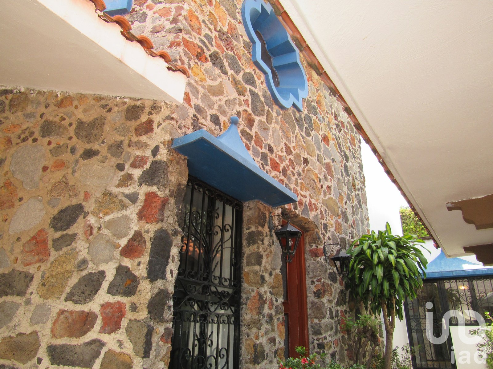 CASA ESTILO MEXICANO EN VENTA EN PRIVADA CON VIGILANCIA EN CUERNAVACA, MORELOS