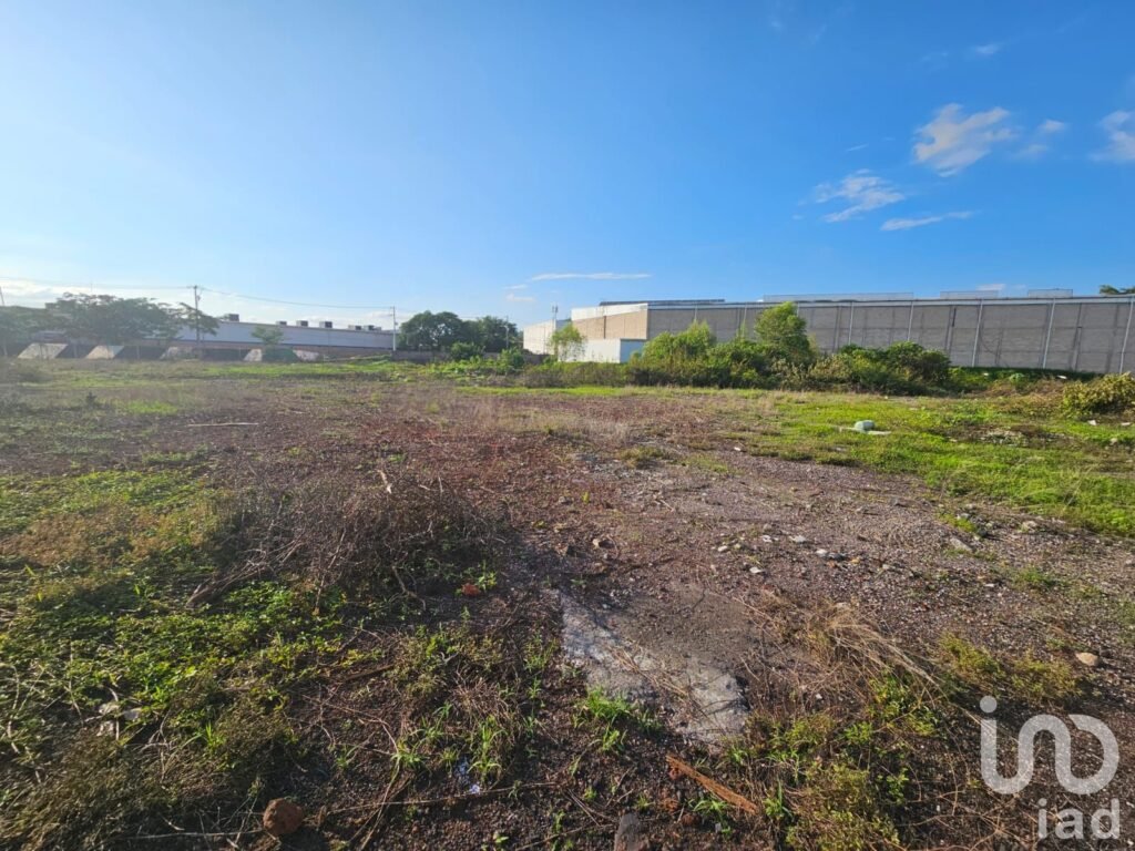 TERRENO EN VENTA COMERCIAL Y/O RESIDENCIAL 6,333M2 BENITO JUAREZ OTE. TEPIC, NAY.