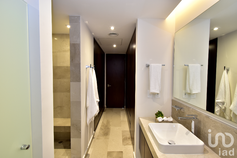 Departamento en venta  con vista al mar ubicado en Puerto Cancún, Quintana Roo