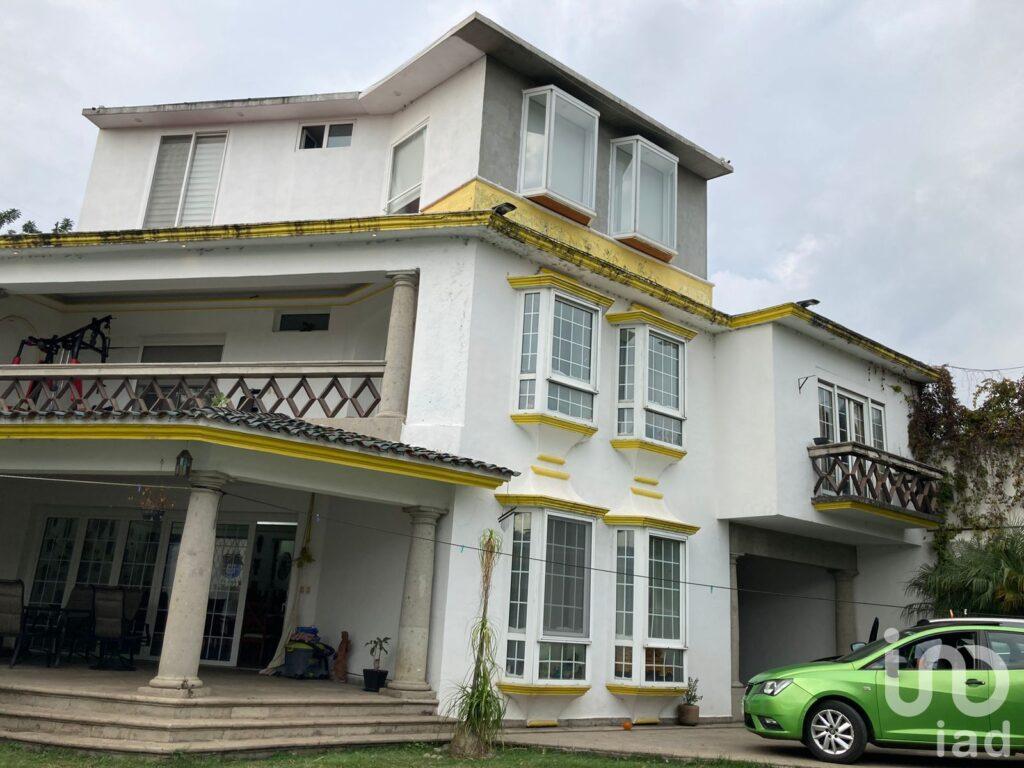 Casa en Venta con Alberca y Jardín en Zona Norte de Cuernavaca.