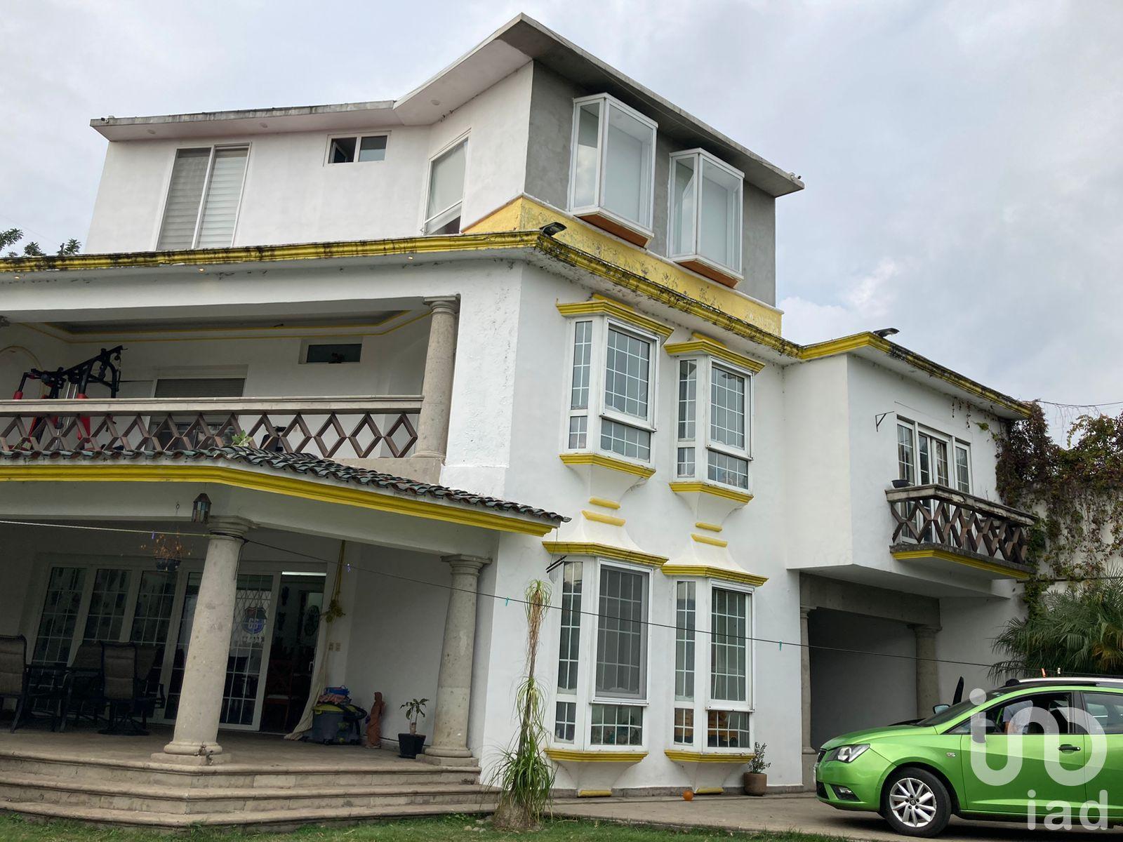 Casa en Venta con Alberca y Jardín en Zona Norte de Cuernavaca.