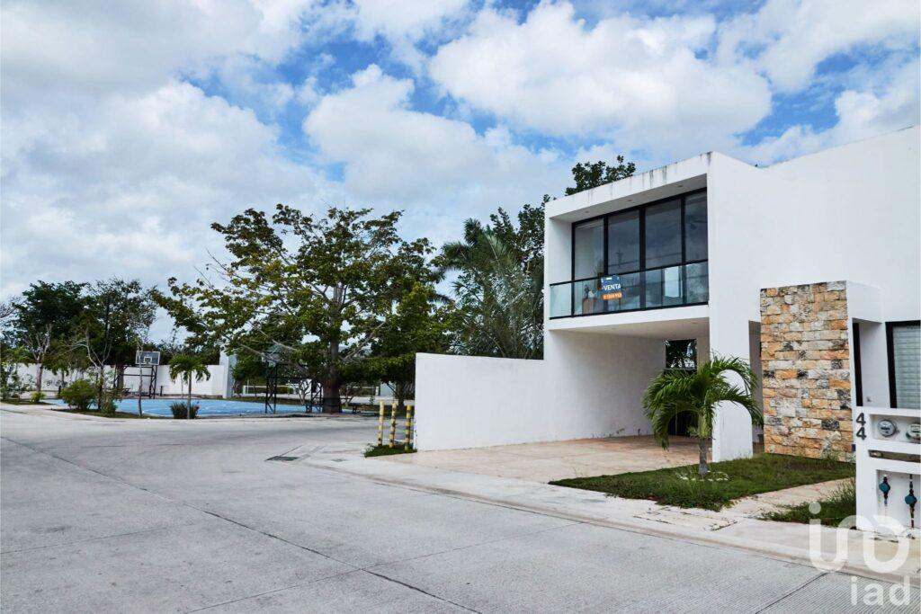 CASA EN PRIVADA, EN CHOLUL, MÉRIDA, YUCATÁN CON 3 RECAMARAS