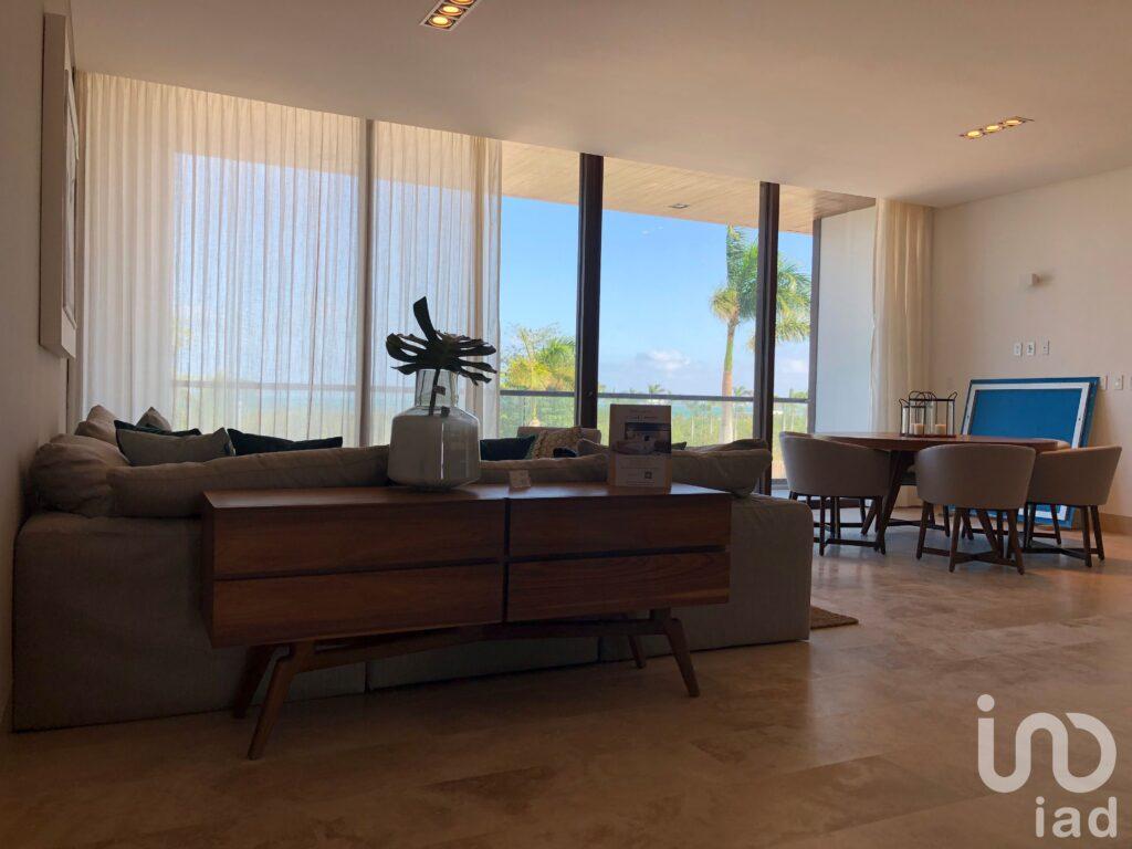Condominio de Lujo Frente al Mar en Venta en Puerto Cancún, Quintana Roo