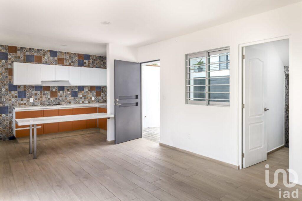 Vendo casa con jardín privado en Col. Miraval, Cuernavaca, Morelos