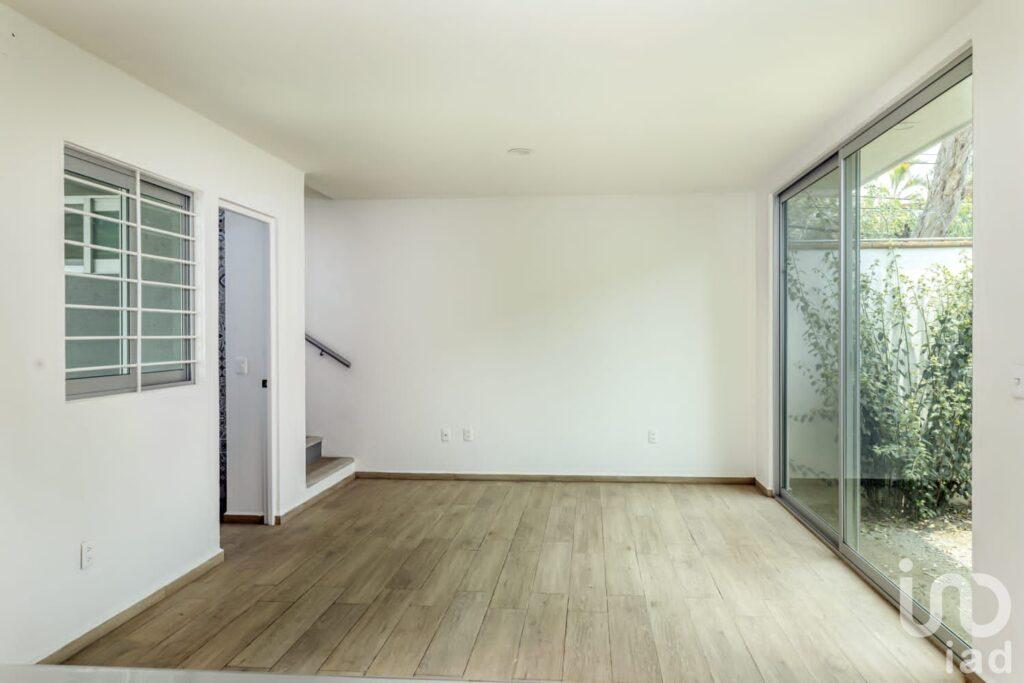 Vendo casa con jardín privado en Col. Miraval, Cuernavaca, Morelos