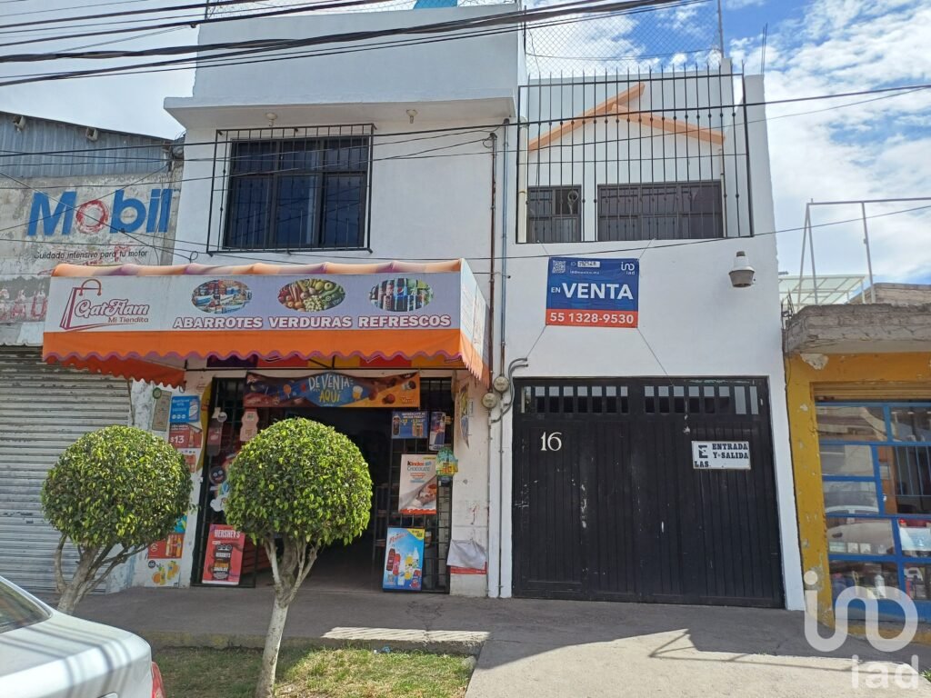Venta de casa en Avenida Circunvalación Oriente, Jardines de Santa Clara, Ecatepec, Estado de Mexico