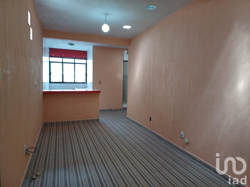 Venta de casa en Avenida Circunvalación Oriente, Jardines de Santa Clara, Ecatepec, Estado de Mexico