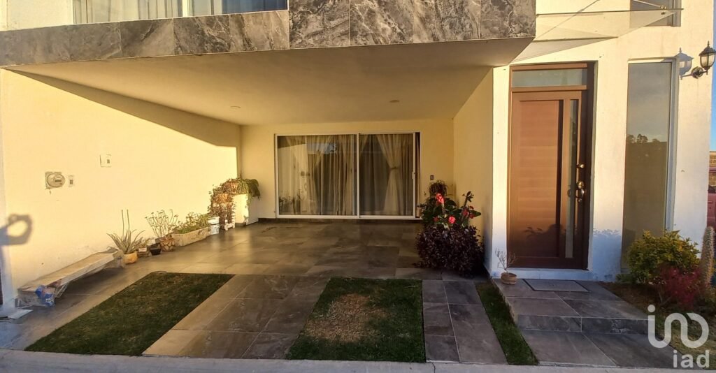 VENTA DE CASA EN RESIDENCIAL EL MIRADOR, SAN PABLO AHUATEMPA, SANTA ISABEL CHOLULA, PUEBLA