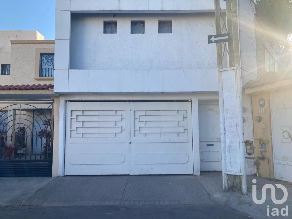 CASA EN VENTA CALLE VILLAS DEL BATÁN FRACCIONAMIENTO VILLAS CAMPESTRE CORREGIDORA