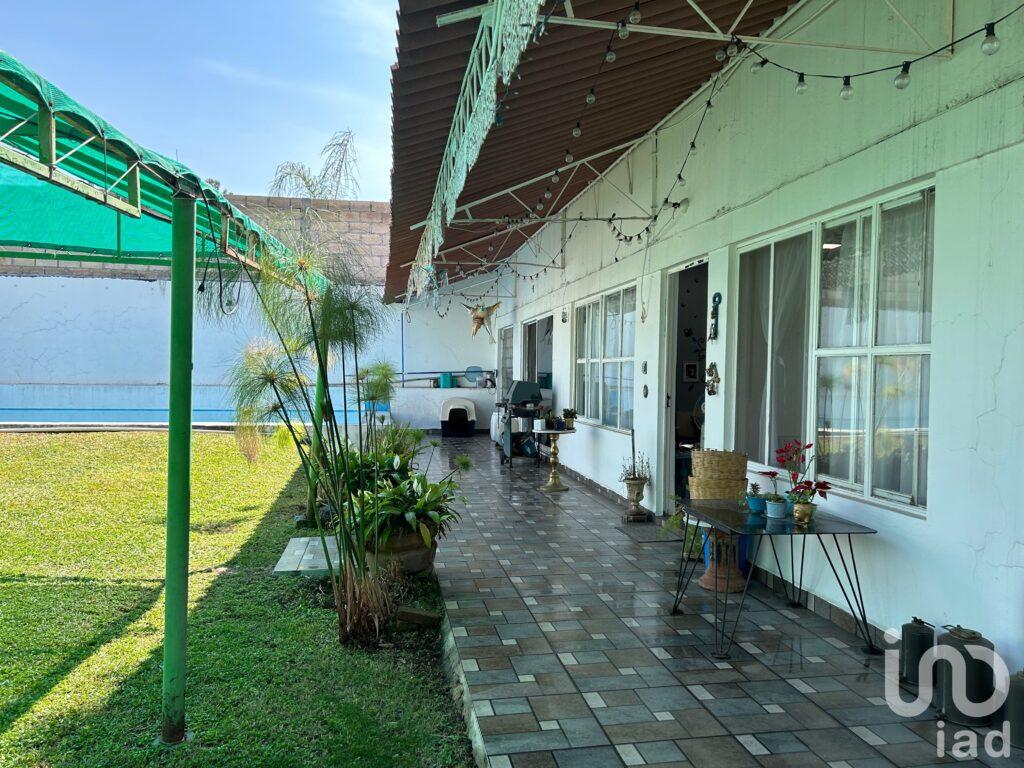 Casa con gran terreno plano, oportunidad en Ahuatepec, Cuernavava