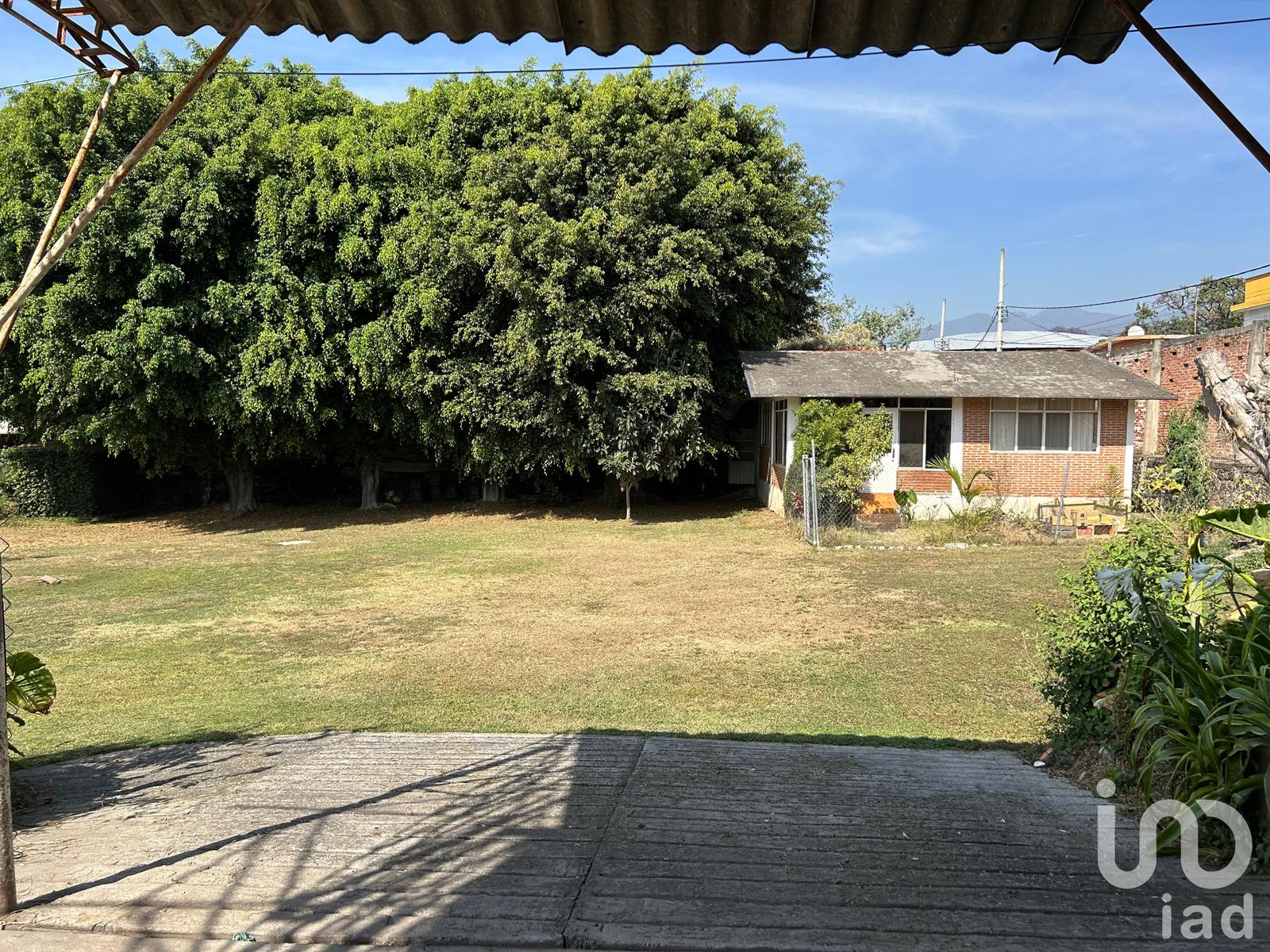 Casa con gran terreno plano, oportunidad en Ahuatepec, Cuernavava