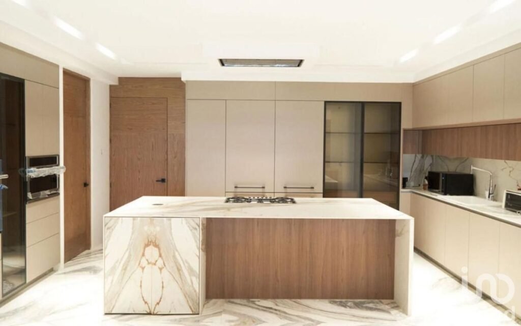 Se Vende Amueblado LUJOSO DEPARTAMENTO En BOSQUE REAL , Huixquilucan, Estado de Mexico