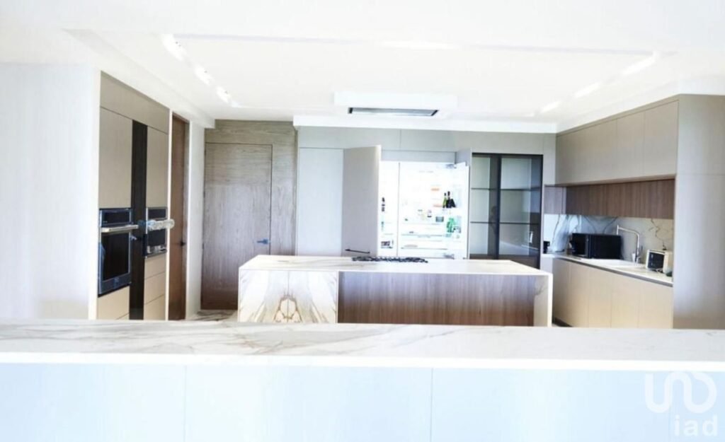 Se Vende Amueblado LUJOSO DEPARTAMENTO En BOSQUE REAL , Huixquilucan, Estado de Mexico