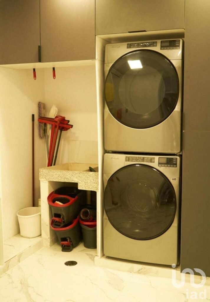 Se Vende Amueblado LUJOSO DEPARTAMENTO En BOSQUE REAL , Huixquilucan, Estado de Mexico