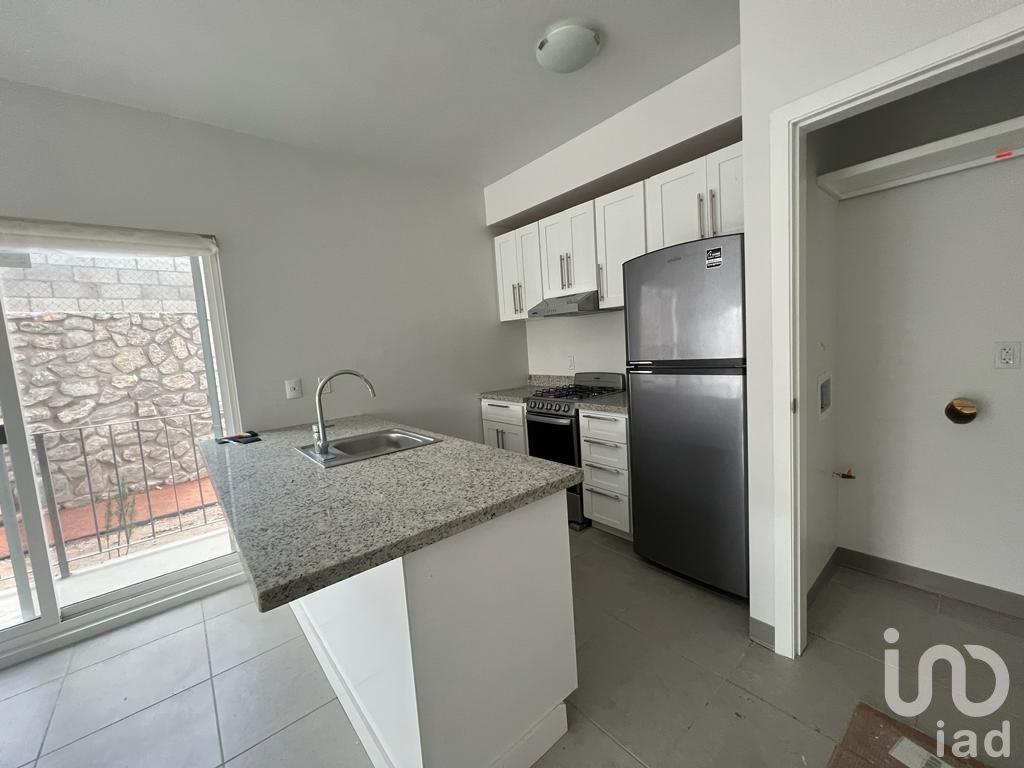 departamento en renta en desarrollo privado con alberca.