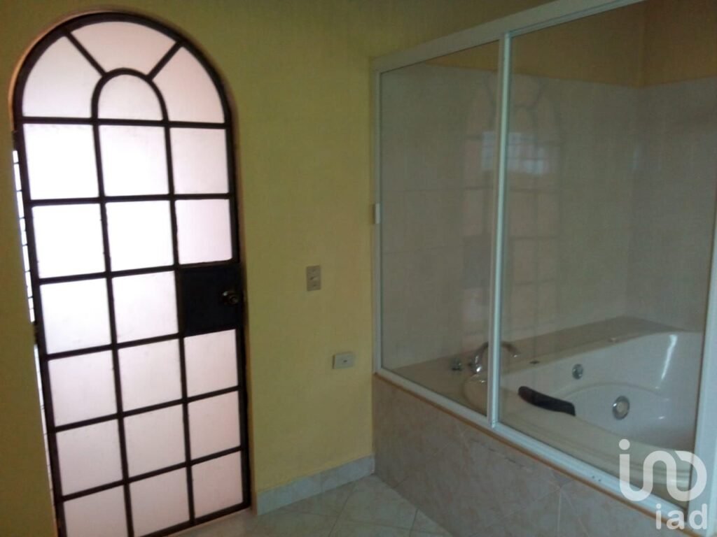 Casa en Venta en de Nepantla de Sor Juana Inés de la Cruz, en Tepetlixpa, México