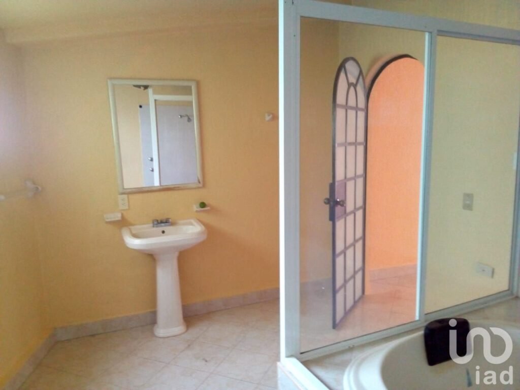 Casa en Venta en de Nepantla de Sor Juana Inés de la Cruz, en Tepetlixpa, México