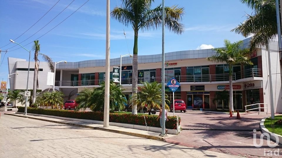 Renta de Local en Plaza Comercial en zona Centro en Avenida Gobernadores