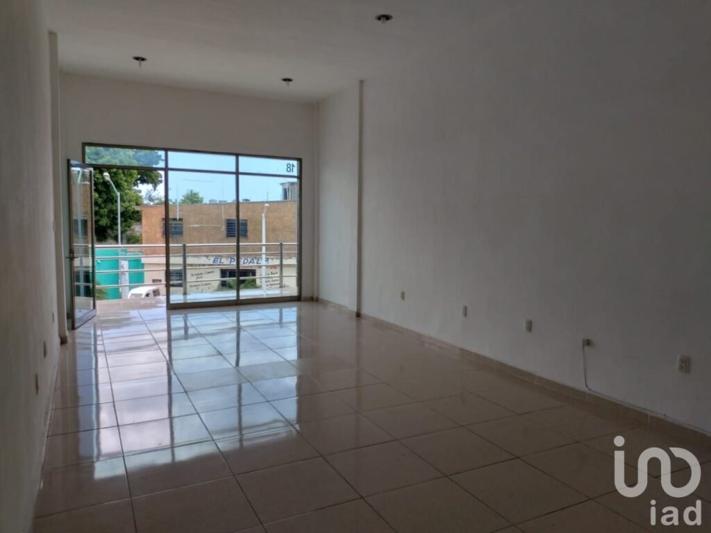 Renta de Local en Plaza Comercial en zona Centro en Avenida Gobernadores