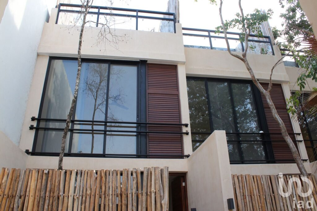 Últimos Townhouses en bonito fraccionamiento en corazón de Tulum!