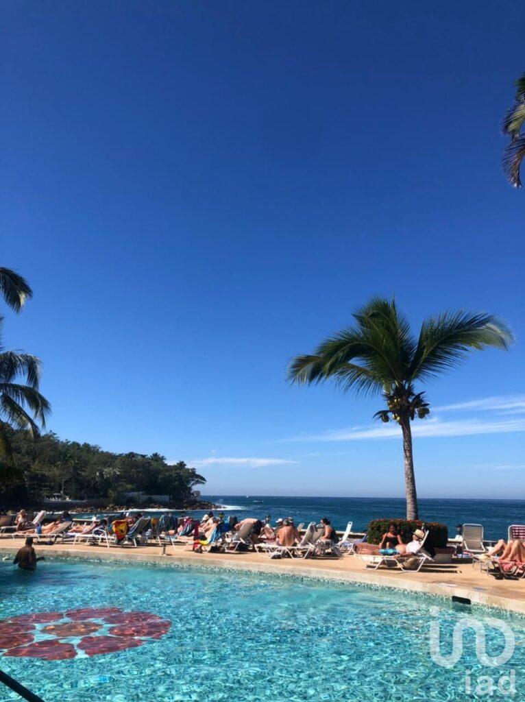 Renta de Estudio en Puerto Vallarta amueblado con vista al Mar y a pie de Playa