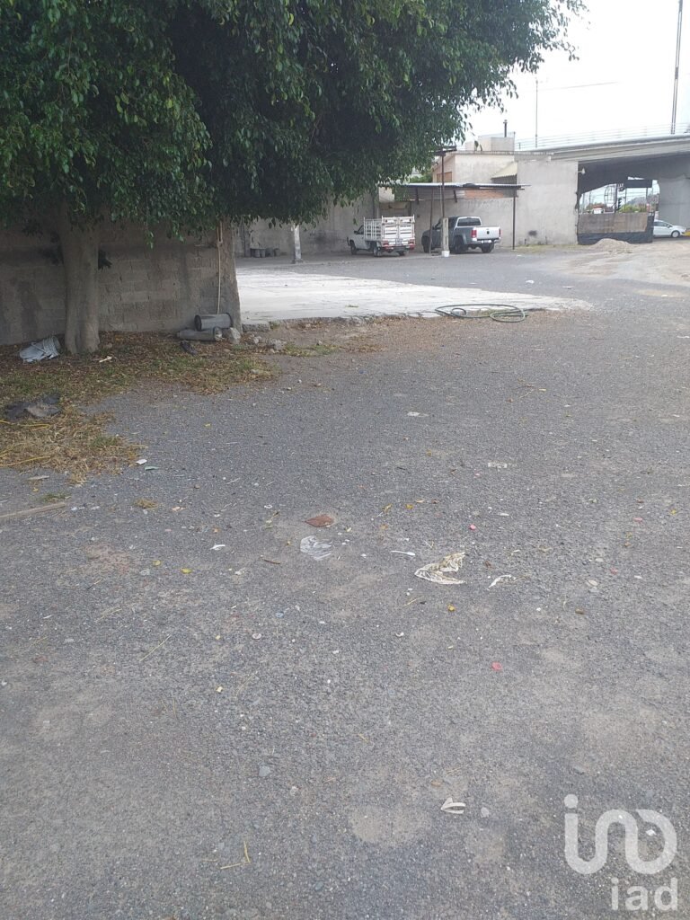 Terreno en Venta. Avenida Constituyentes Poniente. Corregidora, Querétaro
