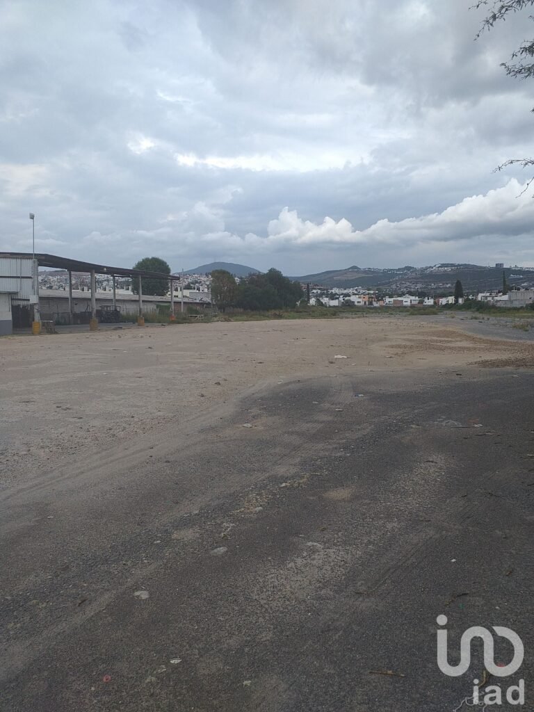 Terreno en Venta. Avenida Constituyentes Poniente. Corregidora, Querétaro