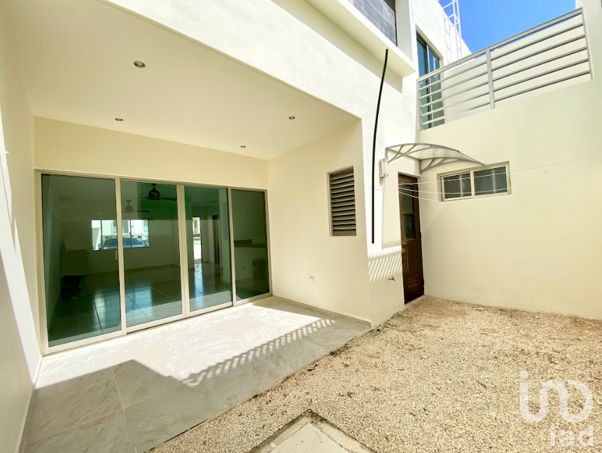 Casa en venta de 3 recámaras en Av Huayacan Cancún Quintana roo