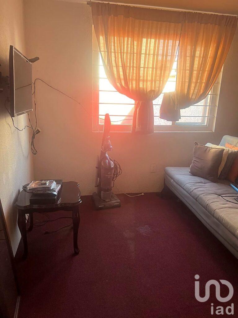 CASA EN VENTA EN JARDINES DE MORELOS (SOBRE AVENIDA PRINCIPAL)