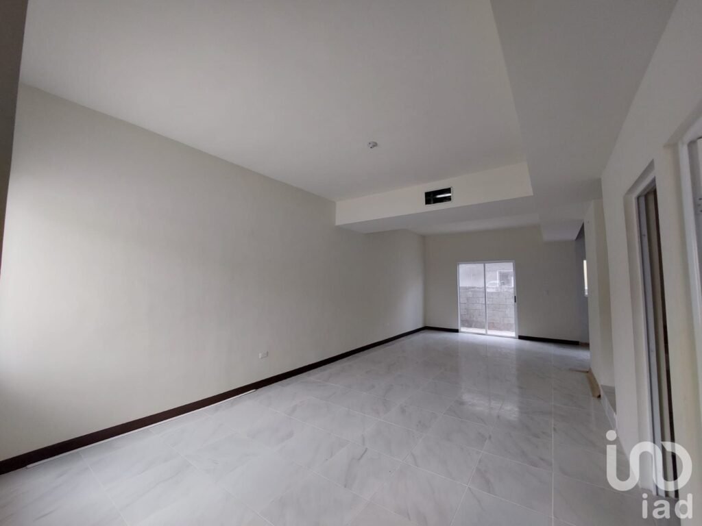CASA DE 4 RECAMARAS CON TERRENO EXCEDENTE EN PREVENTA, FRACCIONAMIENTO PRIVADO, CD JUAREZ CHIH