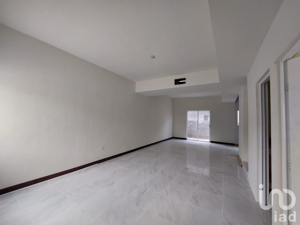 CASA DE 4 RECAMARAS CON TERRENO EXCEDENTE EN PREVENTA, FRACCIONAMIENTO PRIVADO, CD JUAREZ CHIH
