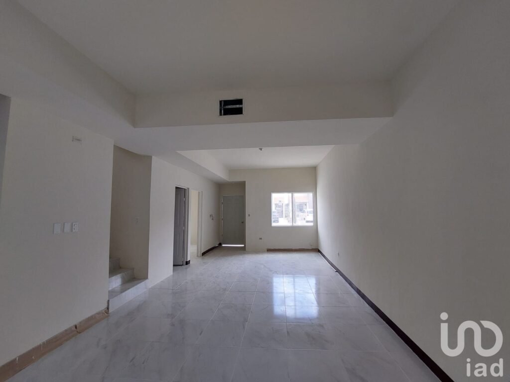 CASA DE 4 RECAMARAS CON TERRENO EXCEDENTE EN PREVENTA, FRACCIONAMIENTO PRIVADO, CD JUAREZ CHIH